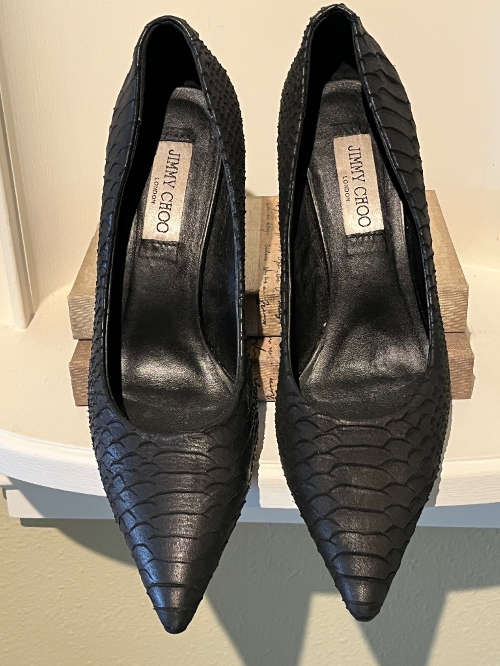 JIMMY CHOO Black Leather Snakeskin Embossed Classic Pumps